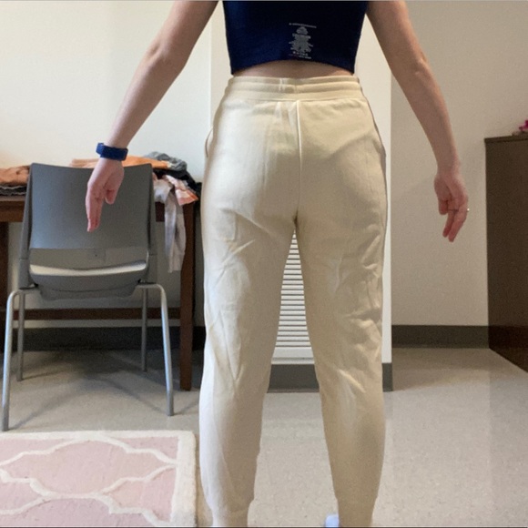 Crème sweatpants - Picture 2 of 3